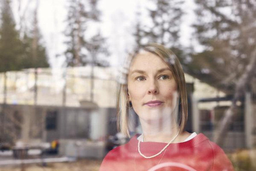 ”Sain Ykältä ja Irmeliltä ajattelua, kekseliäisyyttä ja kiltteyttä korostavan kodin”, Ida Kukkapuro sanoo.