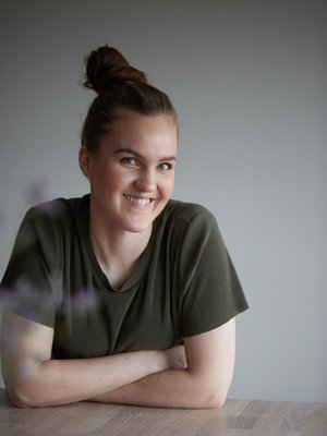 Iita Niskanen kasvoi Vieremällä sisarussarjan nuorimpana. ”En ainakaan itse ajattele, että olisin ollut lellitty pikkusisko, mutta on minua varmasti hyvänä pidetty.”