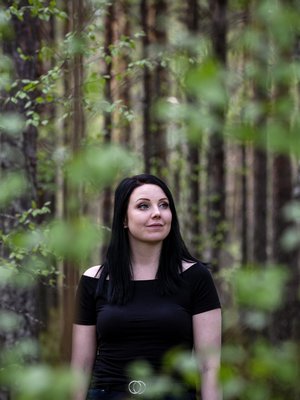 Etenevästä muistisairaudestaan huolimatta isä oli Tuija Ungille tuttu ujo ja kiltti iskä, joka sai tyttönsä nauramaan jutuillaan, vei mökille uimaan ja onki heidän kanssaan laiturilta.