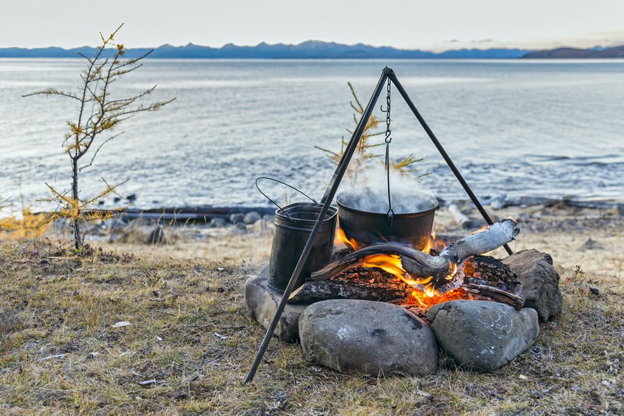 Pääsääntöisesti järvivettä ei kannata käyttää talousvetenä. Jos muuta vettä ei ole tarjolla ja kahvit on pakko keittää, keitä pannukahvia. Kiehuvassa vedessä mikrobit kuolevat.