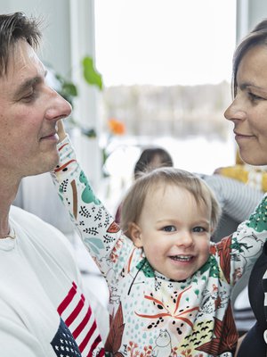 Pasin ja Gretan mielestä hienointa on nähdä matka vauvasta aikuiseksi ja saada tuntea nämä hienot, kasvavat tyypit. 2-vuotiaasta Vildasta tuli kesäkuussa isosisko, kun perheen kuopus syntyi. 