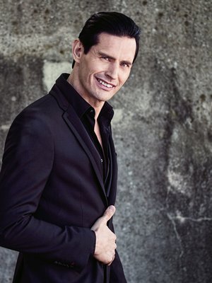 Lauri Tähkä on muusikko ja lauluntekijä. Tähkän ja Elastisen yhdessä tekemä kappale Lempo pyörii listojen kärjessä. 