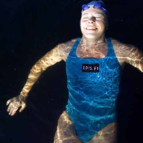 Yrittäjä ja diplomi-insinööri Pia Kotiranta, 48, asuu Espoossa. Hän ui sekä Espoon Kaitalammella että Porvoon saaristossa.