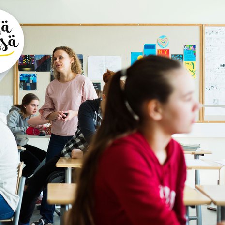 Tälläkin kasiluokan äidinkielen tunnilla Satu Leskelä todennäköisesti sanoo yhden yleisimmistä lauseistaan: ”Ei haittaa, katotaan yhdessä.”