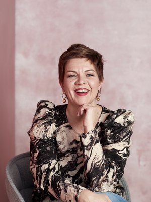 Riikka Ahtiainen lähti uusille urille niin työelämässään kuin tyylissäänkin.