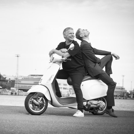 Vaikka Saku ja Aksu Tuominen tapaavat harvoin, läheisyys tuntuu koko ajan.