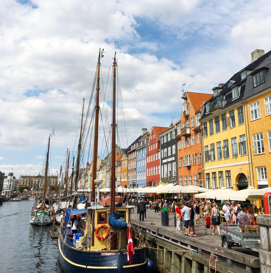 Nyhavnin sataman talot käyvät väriterapiasta!