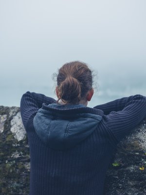 Joskus Henna miettii, rakastaako Mikko häntä vain ystävänä.