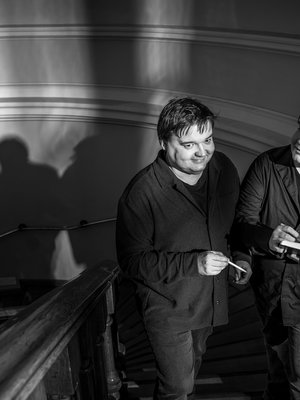 ”Emme ole identtiset kaksoset, mutta lapsina olimme todella samanlaiset. Vanhempamme myös pukivat meidät samanlaisiin mutta eri värisiin vaatteisiin”, Janne Ramstedt (oik.) sanoo.  