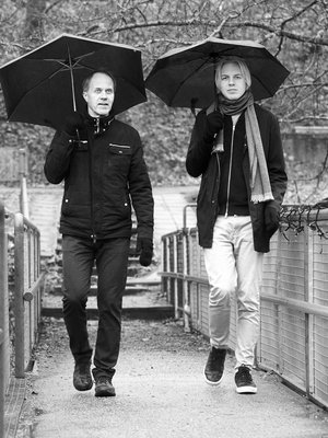 Antti Rönkä (oik.) sai kerrottua tunteistaan isälleen Petri Tammiselle vasta kirjoittamissaan kirjeissä.