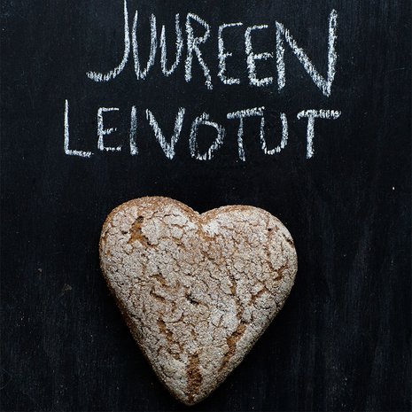 Täysjyväjauhosta syntyy paras juuri, sillä siitä bakteerit ja hiivat saavat riittävästi ravintoa.