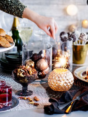 Upota jouluruokien rippeet lihapiiraisiin, puolukkakuppeihin ja kakkutikkareihin, eivätkä hyvät jouluruuat mene hukkaan.