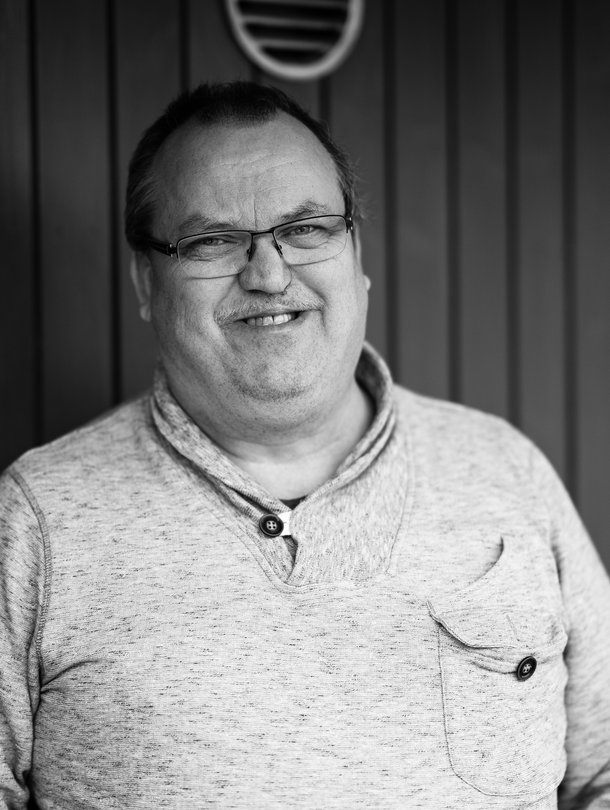 "Monet sanovat, että meikäläiselle on helppo kertoa asioita. Olen kuin Leelian lepotuoli. Ehkä se johtuu nallekarhumaisesta olemuksestani", Jyrki Metsola sanoo.