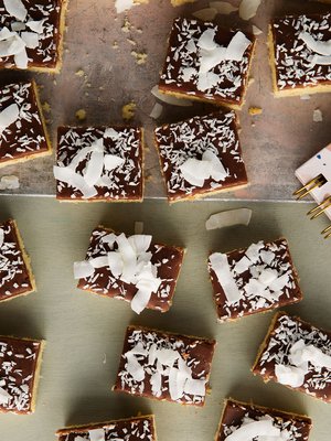 Jos et välitä kookoksesta, piristä palat vaahtokarkeilla.