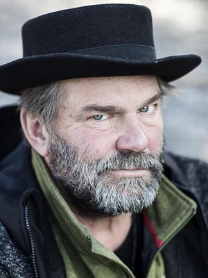 Kodin Kuvalehden kolumnistin Kai Lehtisen mielestä vanhempien tehtävä on määrätä kaapin paikka.