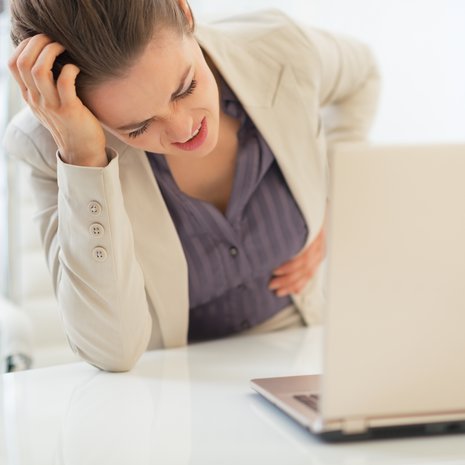 Ärtyvä suoli on melko tavallinen vaiva. Erikoislääkärin mukaan siitä kärsivät erityisesti nuoret istumatyötä tekevät naiset.