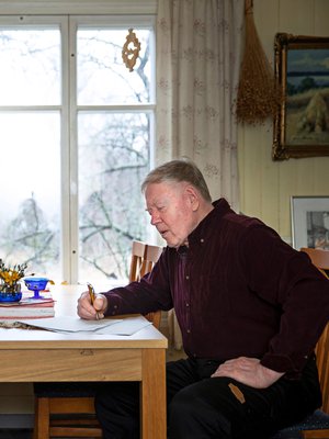 Veikko Harala, 77, haluaisi kirjoittaa naiselleen runoja ja laulaa lauluja. ”Kumppanuus on tavattoman hieno asia. Hyvä parisuhde kantaa ihmistä.”