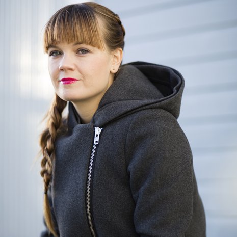 Rebekka Naatus kasvoi lestadiolaisessa kodissa. Nyt hän on naimisissa sarjakuvataiteilija Ville Rannan kanssa.