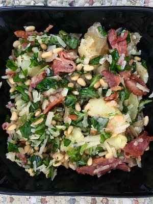 Varhaisperunoista syntyy makoisin salaatti, mutta onnistuu ihan normipotuistakin.