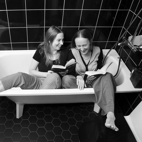 Olga ja Amanda Palo rakastavat kylpemistä ja ovat heikkoina mereneläviin.