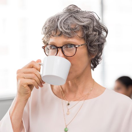 Asiantuntijan mukaan harmaat hiukset ovat optinen harha. Itse asiassa harmaita hapsia ei ole olemassakaan.