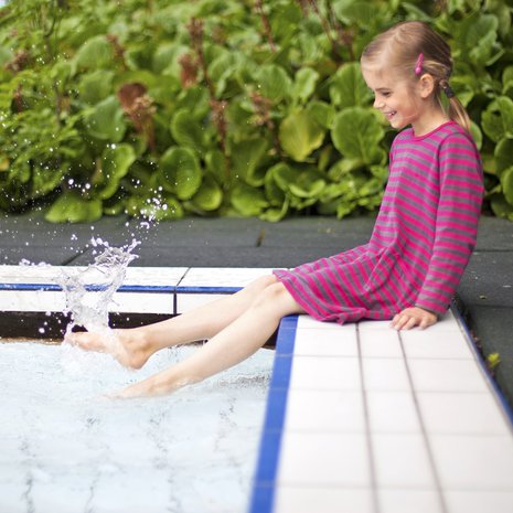 Olga Laukkanen, 7, asuu Turussa äidin, isän ja pikkusiskon kanssa. Hän aloittaa syksyllä toisen luokan. Olga harrastaa partiota, leikkimistä ja piirtämistä.