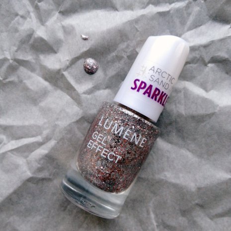 Lumene Gel Effect Arctic Sand Sparkle -kynsilakka, väri 38 Silver Sand. 5,90 euroa. 