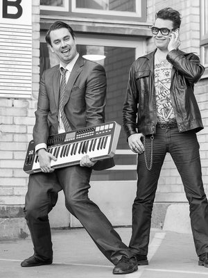 Miro (vas.) ja Samuli Laiho ovat velipuolia ja ­musiikkibisneksen ammattilaisia, ­mutta he eivät ole tehneet musiikkia yhdessä. 