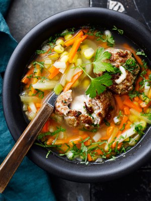 Keittoon hyppäsi soppapulla. 