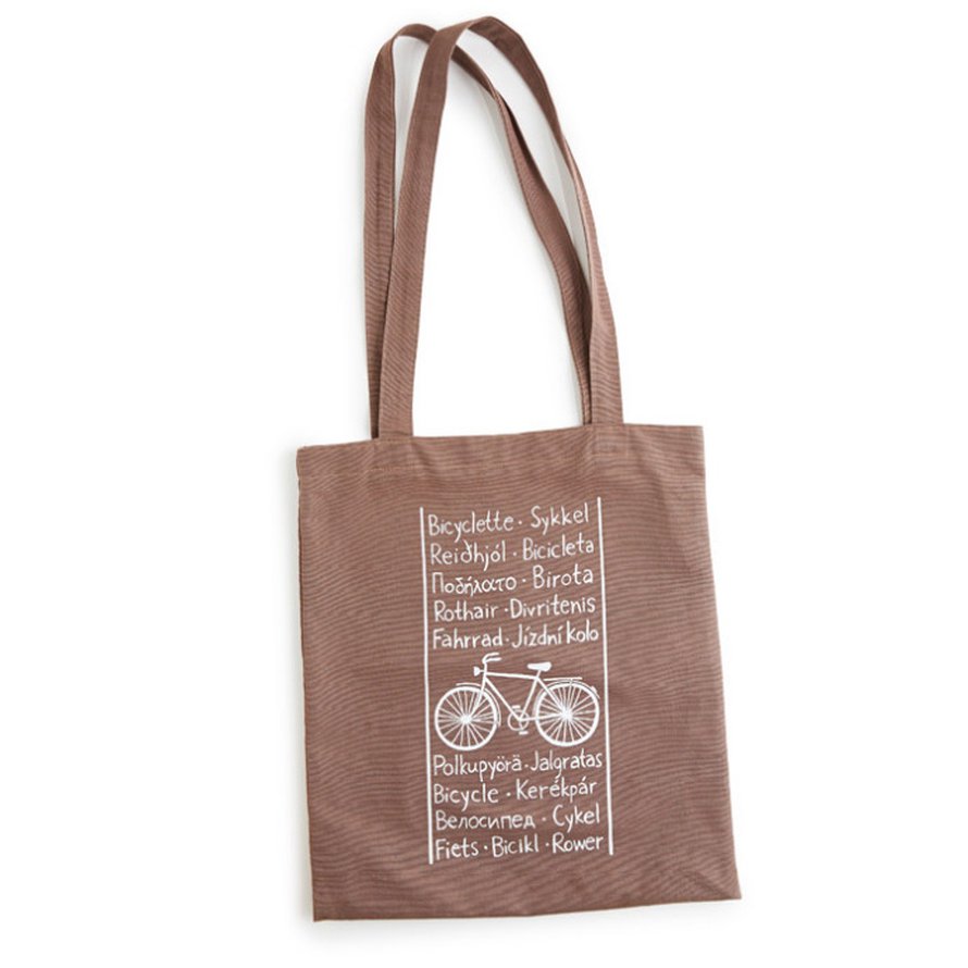 Nuoruuden piirustusharrastus on j&auml;&auml;nyt, mutta joskus Elina innostuu piirt&auml;m&auml;&auml;n uusia kuoseja. <a href="https://www.etsy.com/listing/179181873/black-bicycle-tote-bag?ref=shop_home_active_18">Py&ouml;r&auml;ilykasseja on myynniss&auml; Elinan Etsy-kaupassa</a>.