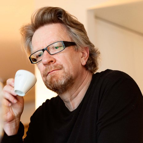 Kari Enqvistin mukaan uskonto ei vastaa mihinkään ihmiskunnan suurista kysymyksistä. Se vain antaa uskovalle tunteen, että niihin on vastattu.