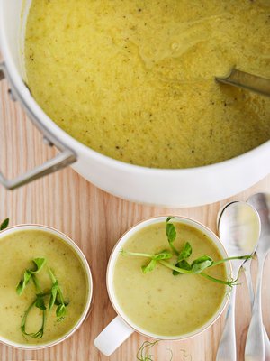 Teekupit ovat näppärät sopan tarjoiluun.