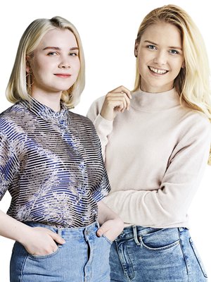 Peppi Rytkönen ja Kaisa Ojaniemi suunnittelevat vaatteita ja tekevät ompeluvideoita Suuri Käsityö -lehdelle. 