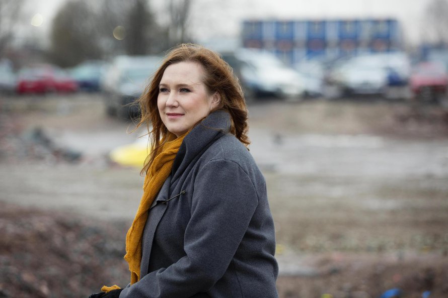 "Jos poika on pullea, lyhyt ja hauska, hän saa mallivaimon. Tytölle hauskuudesta ei ole samanlaista hyötyä."