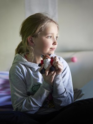 Äidin kuolema koskettaa iästä riippumatta. Beata saa lohtua ajatuksesta, että äiti on lähellä, vaikkei häntä voikaan enää nähdä.