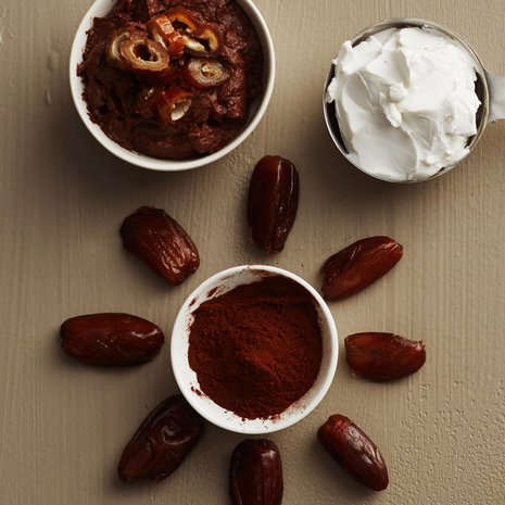 Taateli-suklaamousse taltuttaa sokerihampaan kolotuksen tehokkaasti.