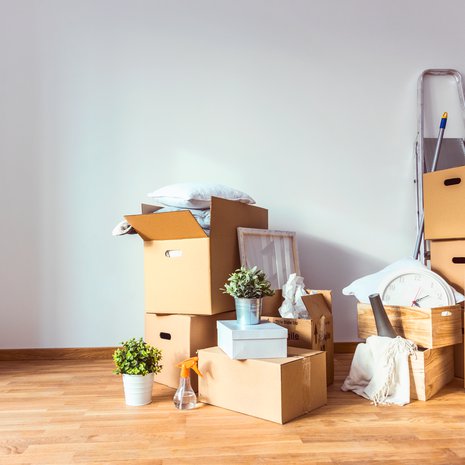 Huippusuosittu KonMari-oppi neuvoo hankkiutumaan eroon tavarasta, joka ei tuota iloa.