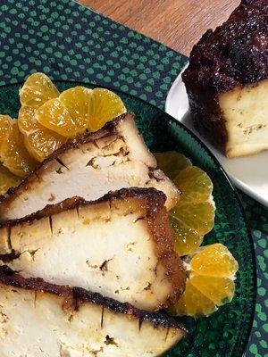 Tofukinkussa parasta on kiiltävä karamellisoitunut pinta.