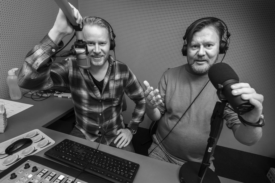 Lauri ja Pertti Salovaaran juontama Yöradio jatkuu Novalla helmikuussa.
