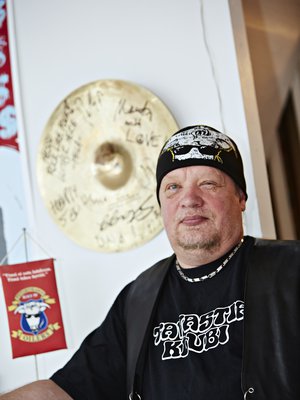 Katkeruus menneestä ei auttaisi mitään. Mieluummin Heikki tekee elämästä nyt mahdollisimman hyvän lapsilleen, läheisille ja itselleen.