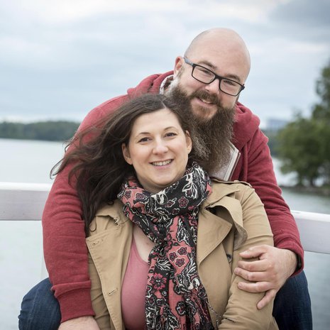 Mikko-Pekka Laine ja Kate Schütz tutustuivat 13 vuotta sitten, mutta parisuhteeseen he päätyivät vasta pitkän ystävyyden jälkeen. ”Pelotti, mitä ystävyydellemme tapahtuisi, jos parisuhde menisi mönkään.”