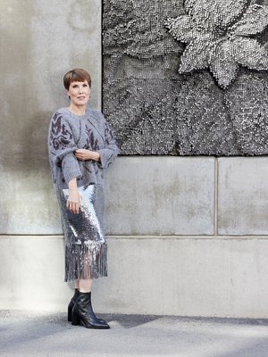 Sadun lempiasussa villan pehmeys ja paljettien kimallus täydentävät toisiaan.