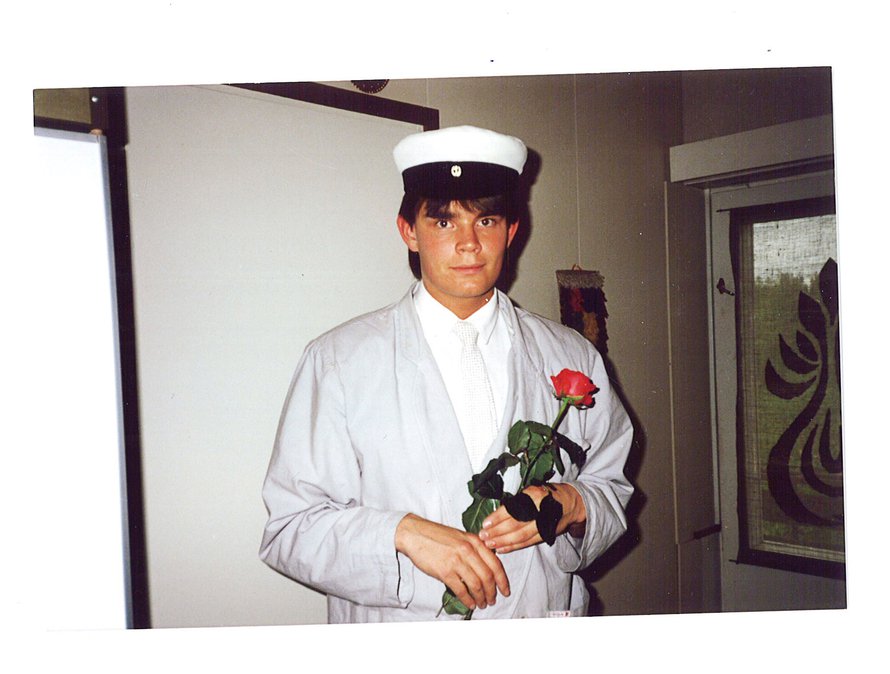 Kuuden ällän ylioppilas valmiina maailmalle vuonna 1985.