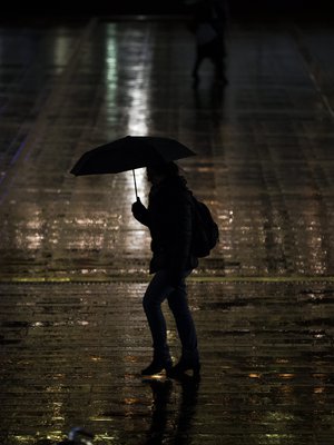 Tänään yö on pohjoisella pallonpuoliskolla pisimmillään ja päivä lyhimmillään. Vietä uudenlaista juhlaa!