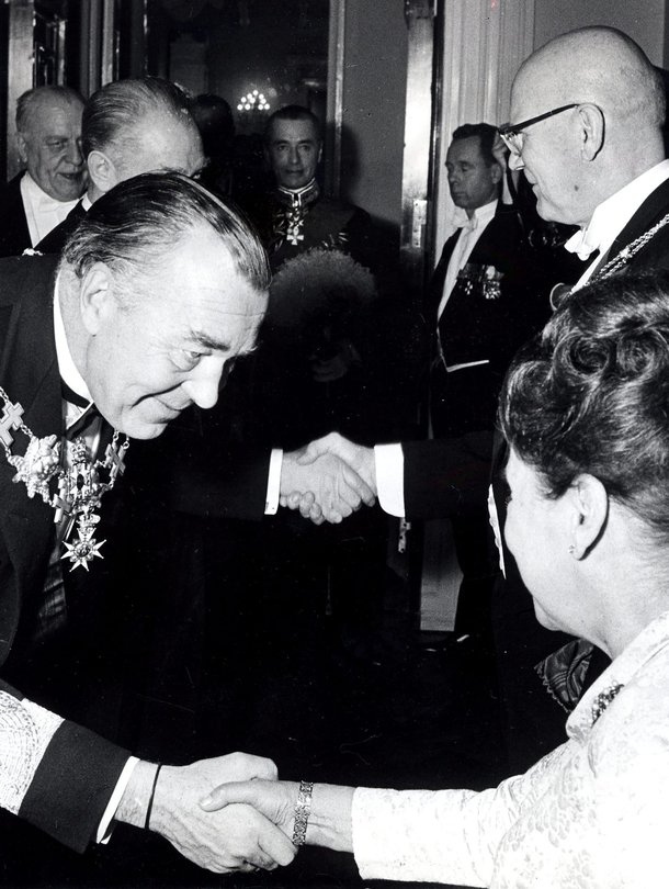 Viisikymmentä vuotta sitten vieraita vastaanottivat Urho ja Sylvi Kekkonen.