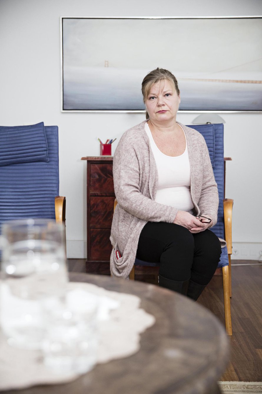 Aika usein Heli Heinjoelta pyydetään: auta, ettei enää tuntuisi näin pahalta. Heli vastaa: autan.