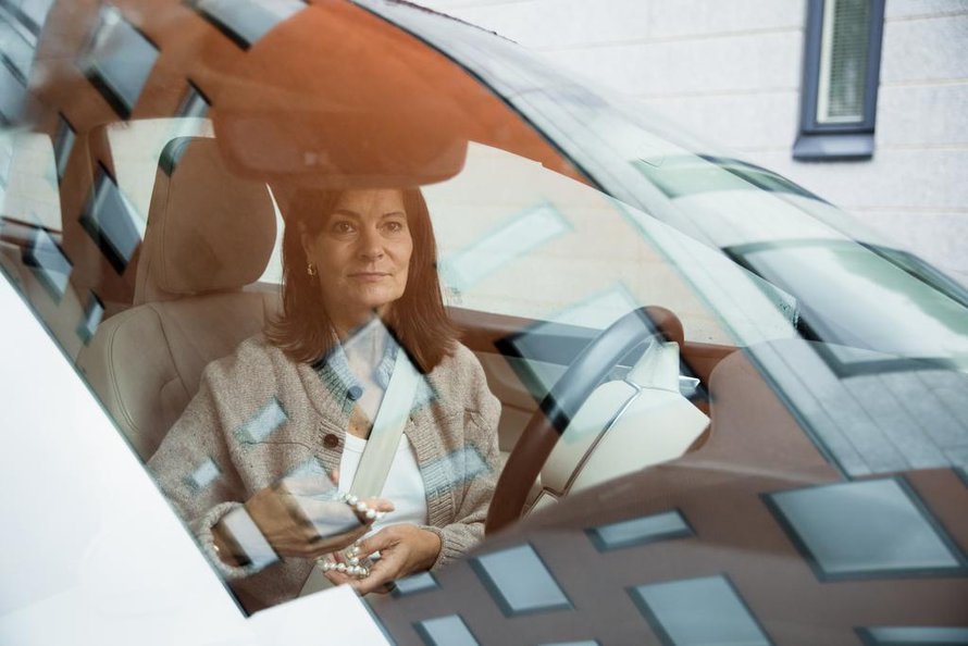 Hanna on tehnyt oman hoitotahtonsa. ”Minut saa muuttaa hyvissä ajoin senioritaloon tai paikkaan, jossa on vähän apua. Kenenkään ei pidä hoitaa minua uupumiseen asti.”
