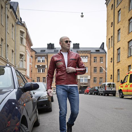 Kun Neon2:sta suosioon nousseen Jussi Rainion, 56, äiti lähti Jussin ollessa kuusivuotias, perhe asui Tehtaankadulla Helsingissä. "Kotikadultani on hyviäkin muistoja. Kesäisin tänne kopisteli hevosellaan perunakauppias."