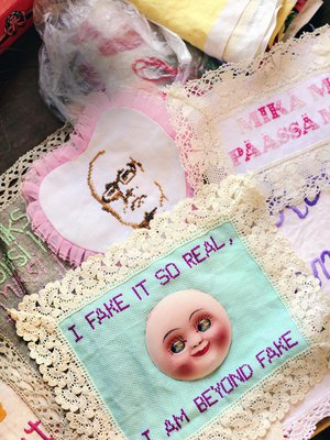 ”Ristipistossa riittää, että mielessä on yksi hyvä lause. Tykkään piirtää myös sarjakuvia, mutta niissä juonta täytyy miettiä pidemmälle.”