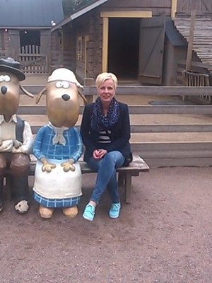 "Kertoo paljon nykytilanteestani: teinit jättivät minut heti yksin Särkänniemessä, joten etsin muuta seuraa", kertoo lukijabloggaaja Sari. 